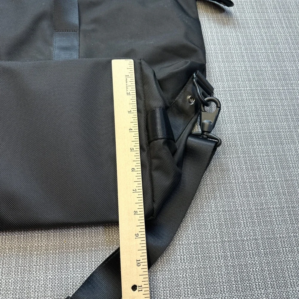 Tumi Subaru Black Ballistic Nylon Duffle Bag Travel Weekender Carry On Shoulder